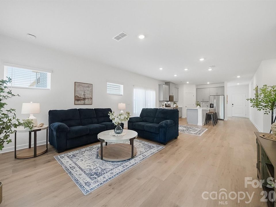 1st image of 2082 Sunflower Cir