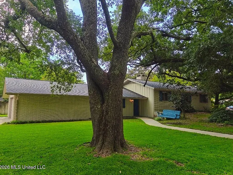 223 Woodbine Dr — Photo 26