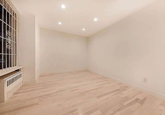 4th image of 114 E 40th St APT 2B