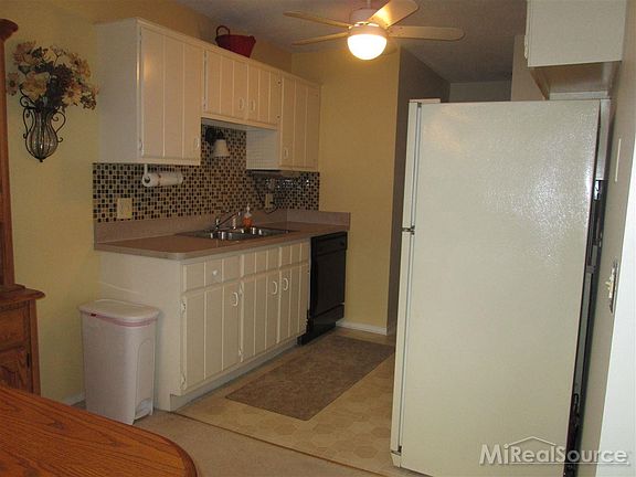 3rd image of 38797 Golfview Dr