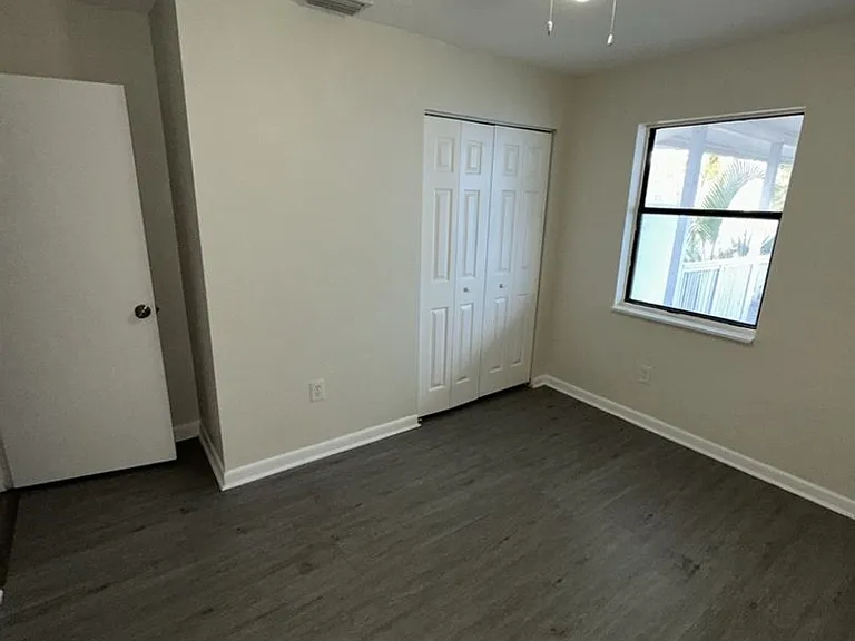 1944 Sunset Pl — Photo 14