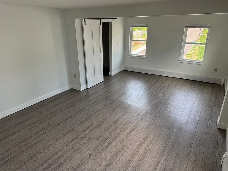 Master bedroom, with walk-in closet