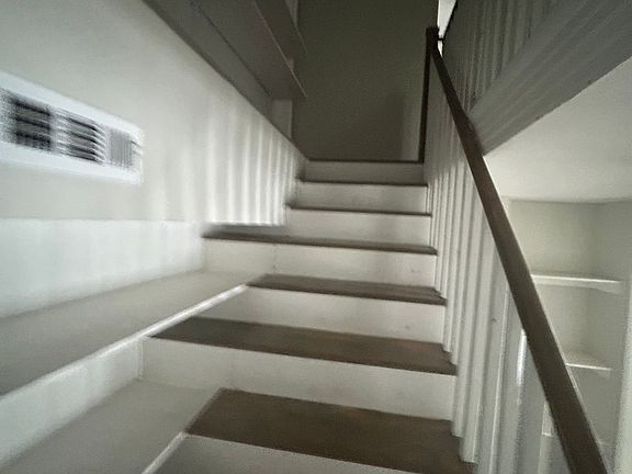 5th image of 174 Hallock Ave #2