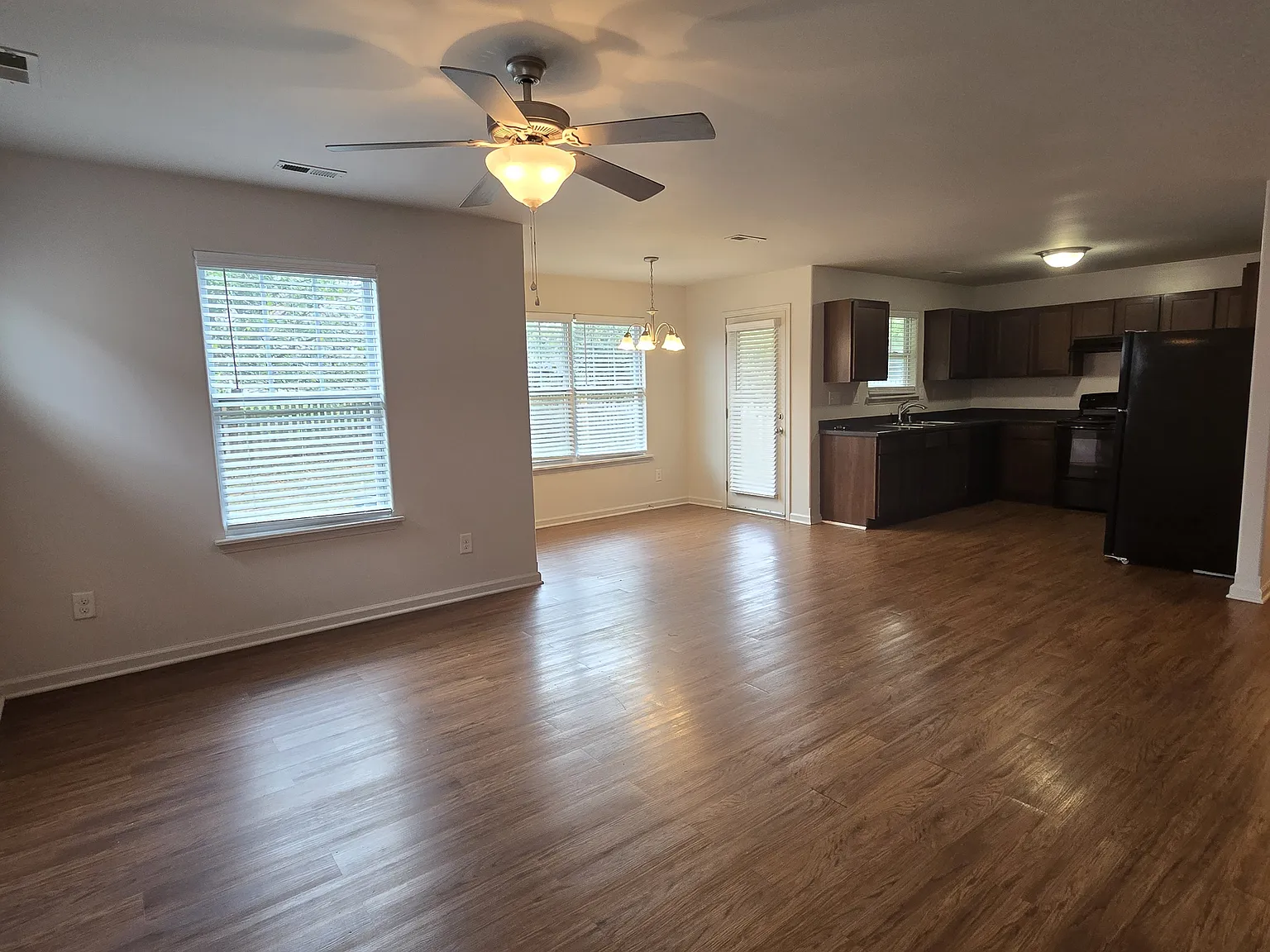3 bed, 2.5 bath, 1600 sqft, $2,250 — Photo 3
