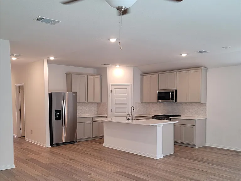 200 Callahan Loop — Photo 3
