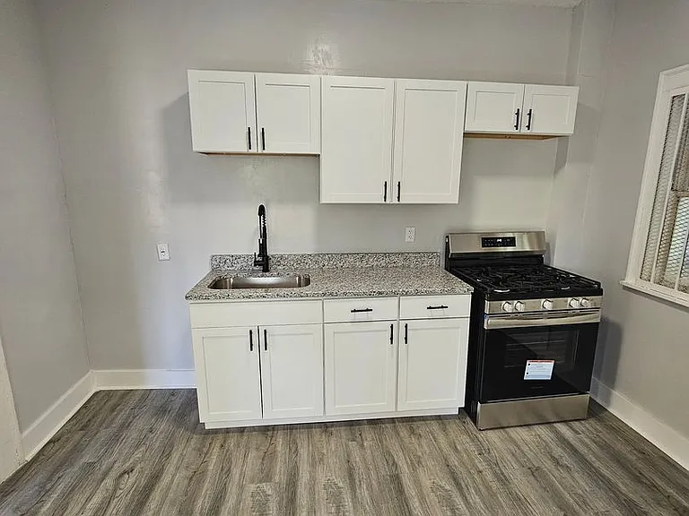 14201 Westropp Ave — Photo 32