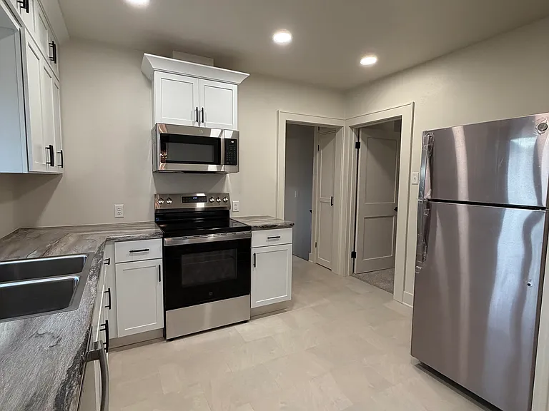 916 N 22nd St — Photo 5