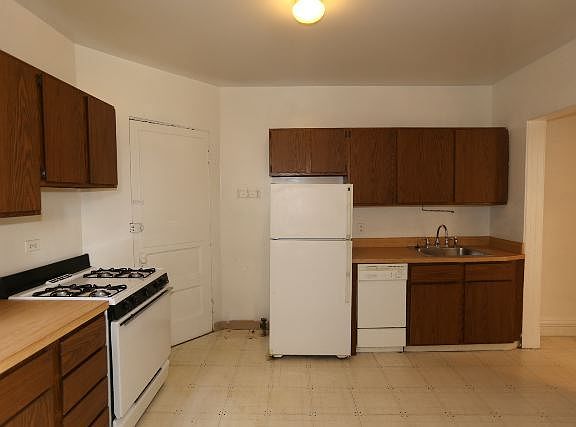 2nd image of 438 W Belden Ave APT 4