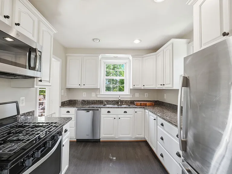 110 Stewart Ave — Photo 8