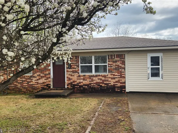 616 N Vine St, Charleston, AR 72933