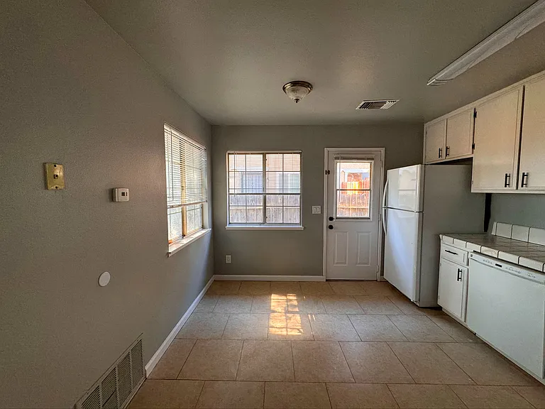 9733 N Loop Blvd #A — Photo 6