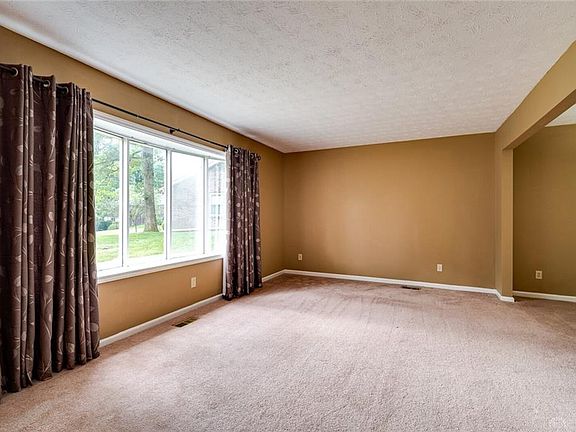 5th image of 1825 Southlawn Dr