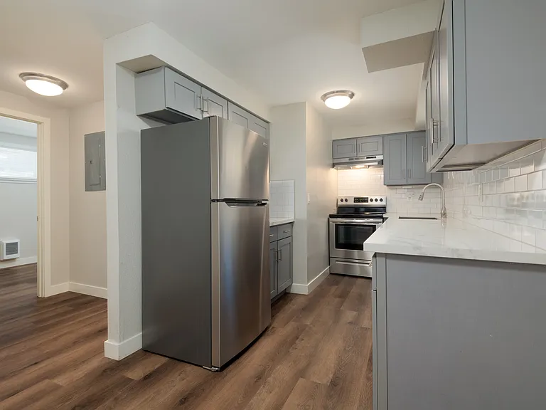 925 SW Holden St #2 — Photo 3