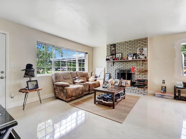 607 Aspen Road, West Palm Beach, FL 33409