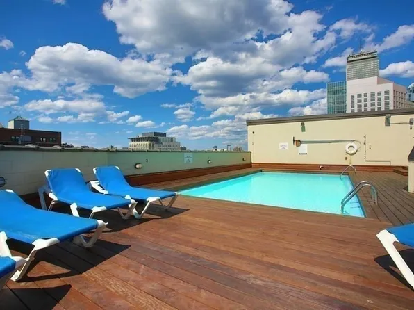 12 Stoneholm St APT 616, Boston, MA 02115