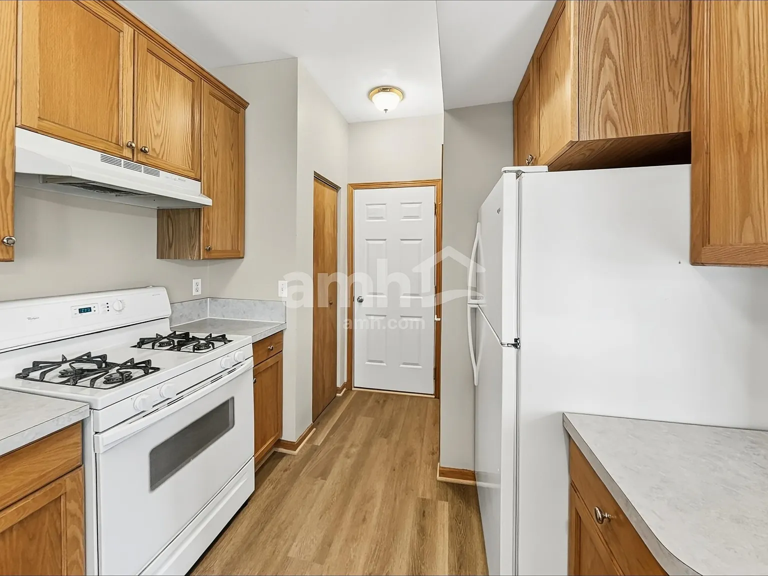 3 bed, 1.5 bath, 1169 sqft, $2,285 — Photo 3