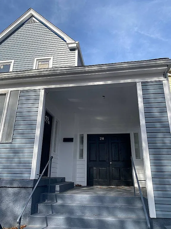 210 Finley Ave photo 1