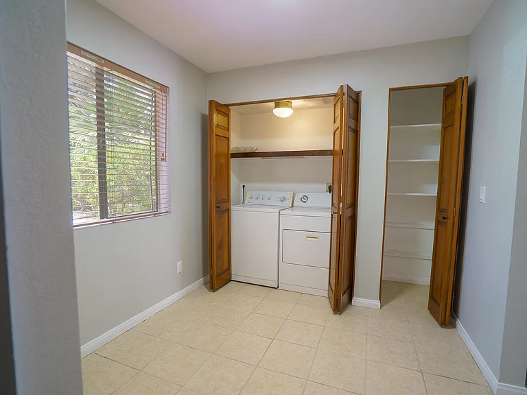 2301 S Grandview Ave — Photo 15