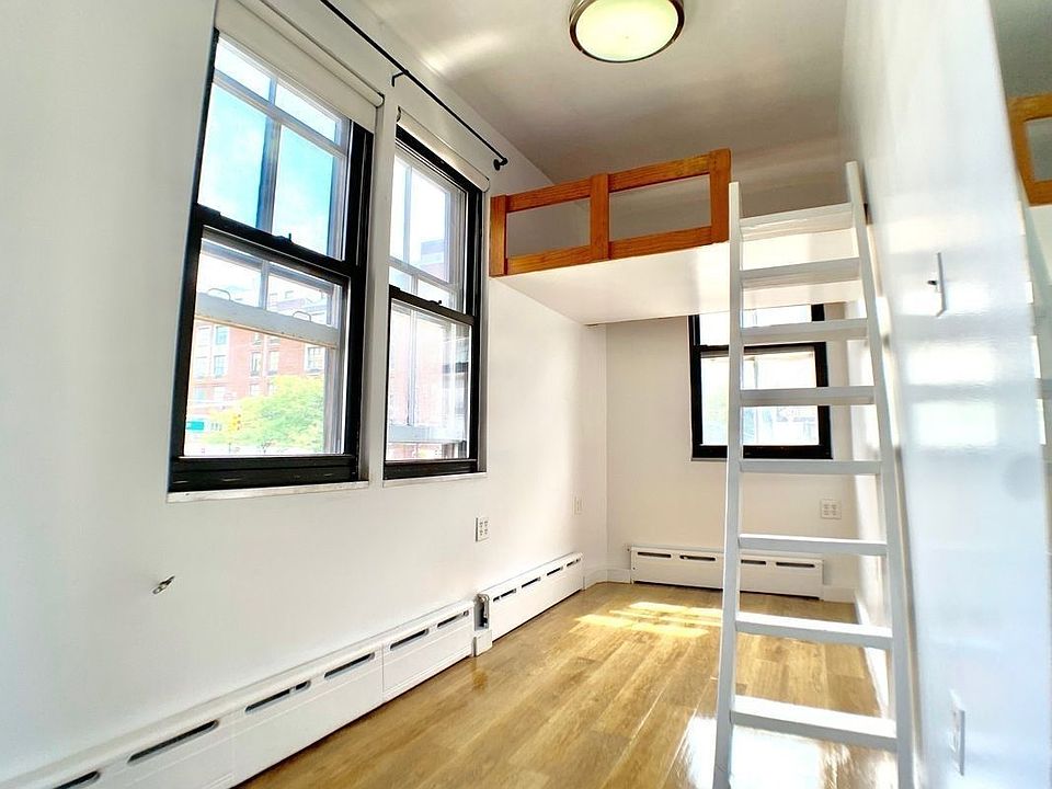1st image of 102 Washington Pl #A1