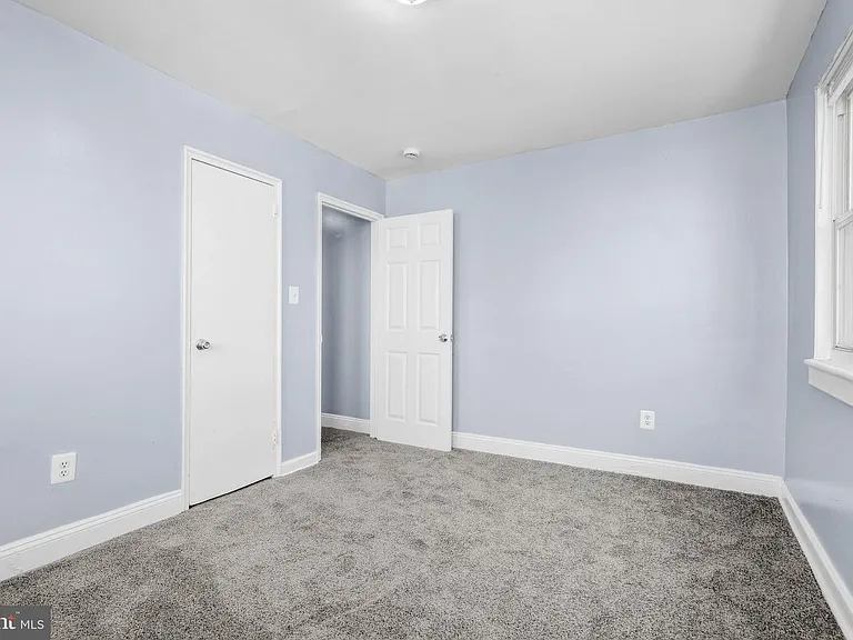 Upper Level Bedroom (Bedroom 3)