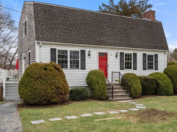 56 Evergreen Dr, Swansea, MA 02777