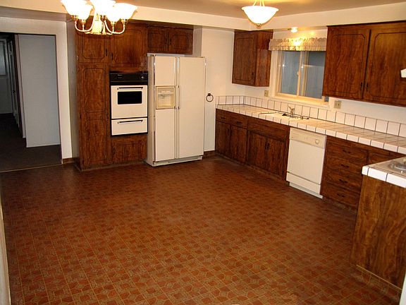 large eat in kitchen