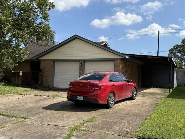 901 Regency Dr, Deer Park, TX 77536