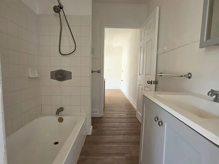 822 W 76th St — Photo 12