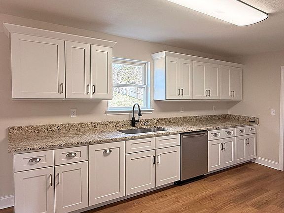 5th image of 445 Pin Hook Rd