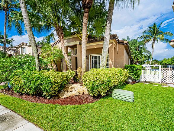 3rd image of 1564 E Harmony Lake Cir