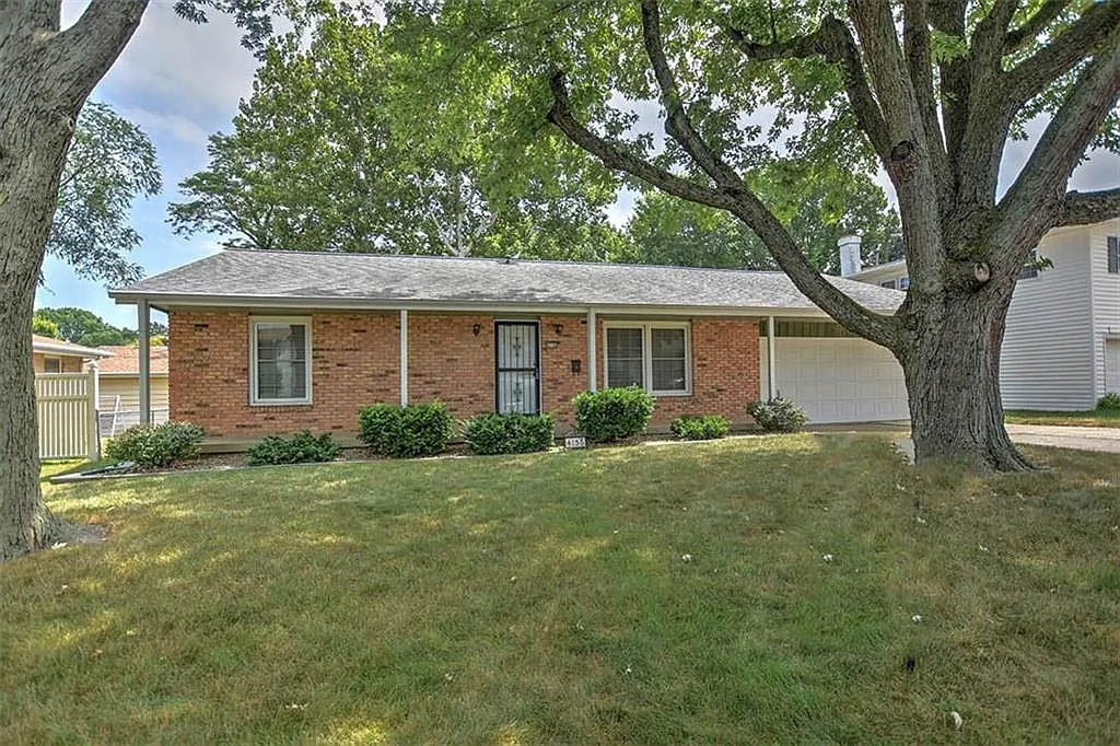 4156 N Sunderland Dr photo 1