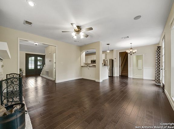 5th image of 1762 Fox Tree Ln