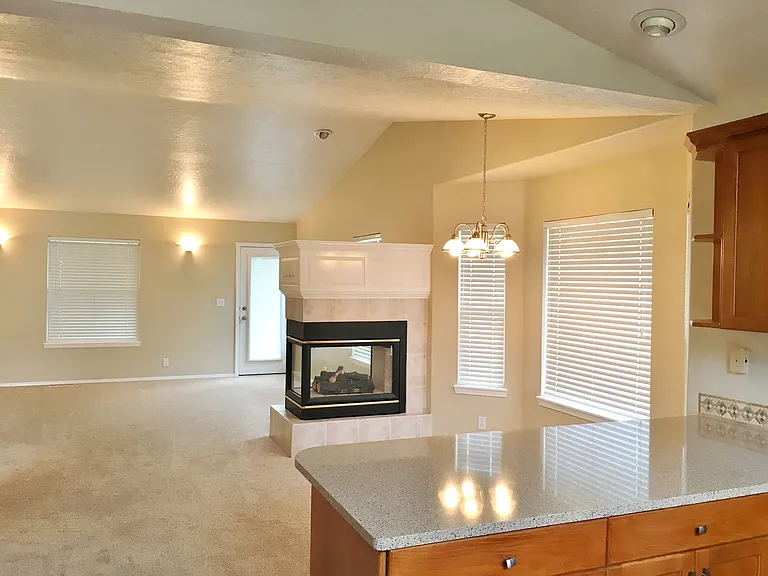 885 E Monarch St — Photo 14