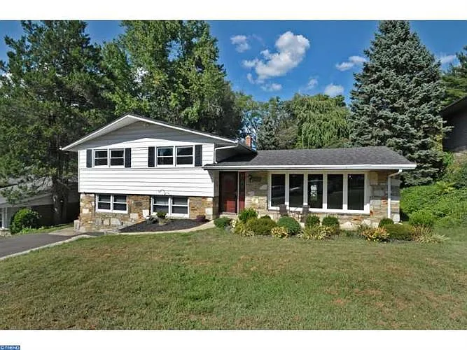 1058 Henrietta Ave photo 1