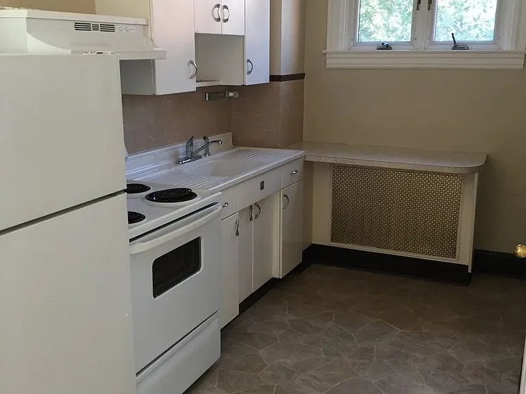 138 E Chestnut St — Photo 5