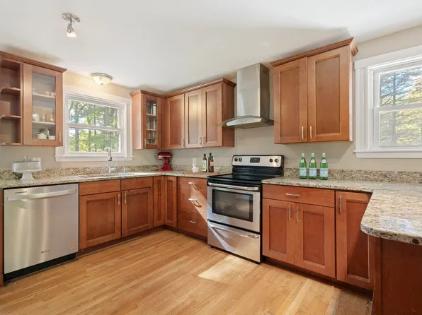 35 Pine St, Sharon, MA 02067