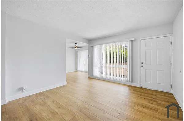 Building Photo - 1405 2nd Ave #2