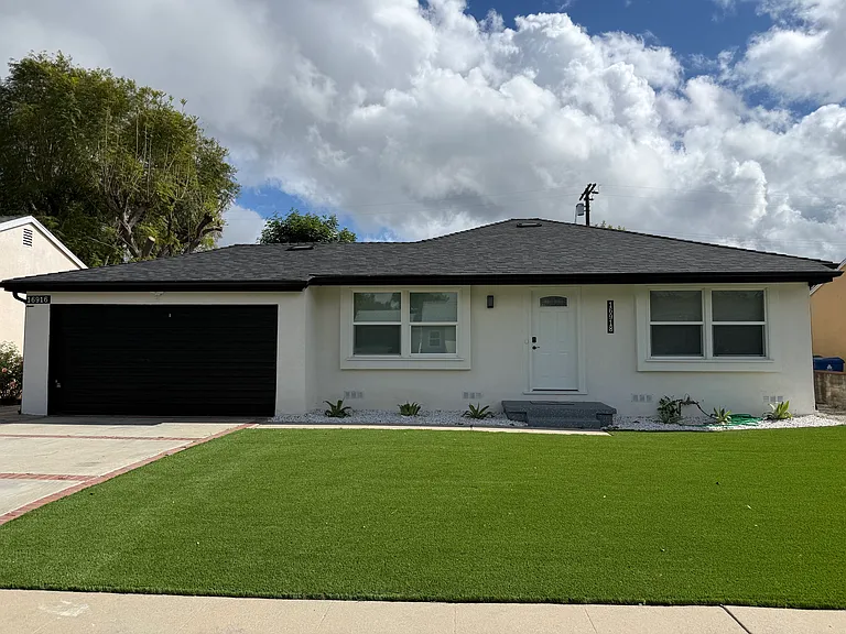 16918 Bassett St — Photo 1