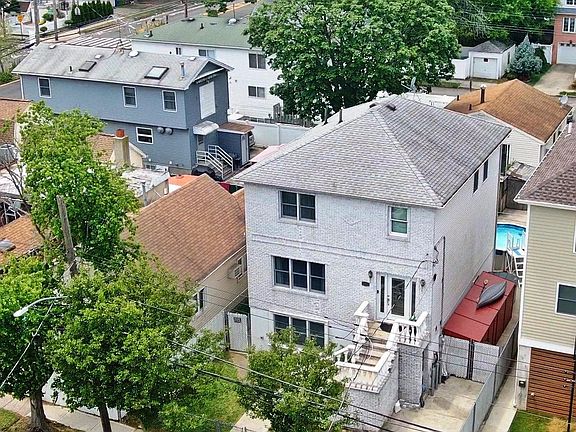 2nd image of 193 Moreland St