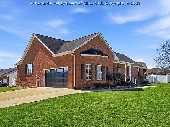 4th image of 411 Mahoganywood Dr