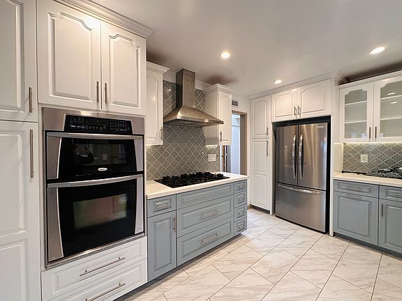 4th image of 341 Gladys Ave