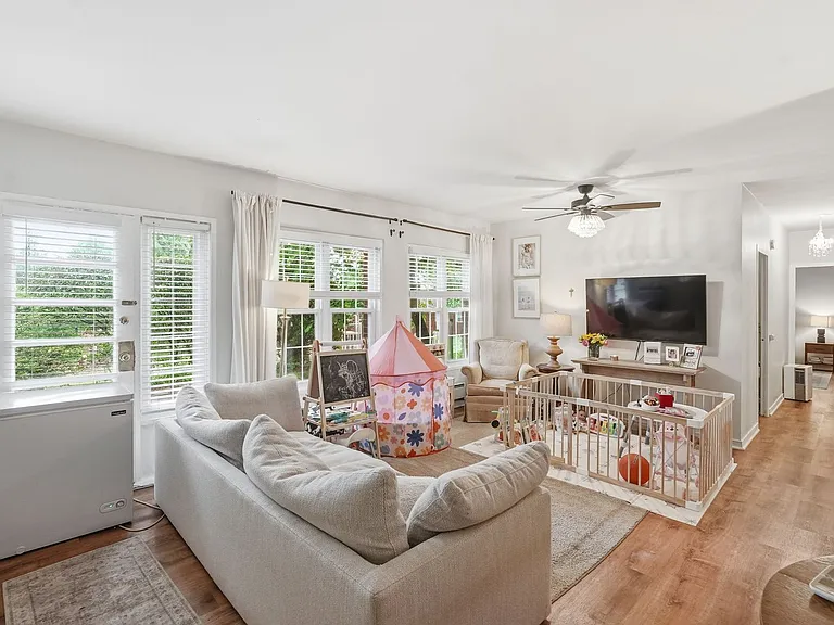 3727 Lyons Ln — Photo 1