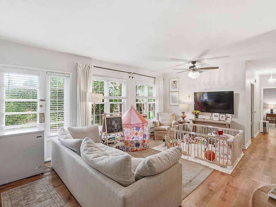 1st image of 3727 Lyons Ln