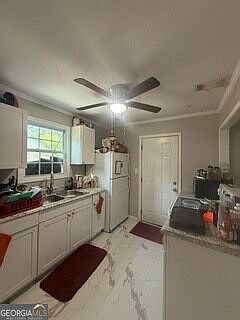 3rd image of 208 Duncan St