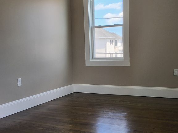 4th image of 913 Rodman St #2S