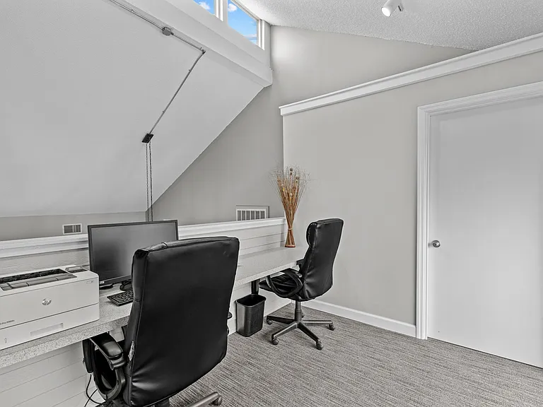 Pebble Point Apartments | Business Center