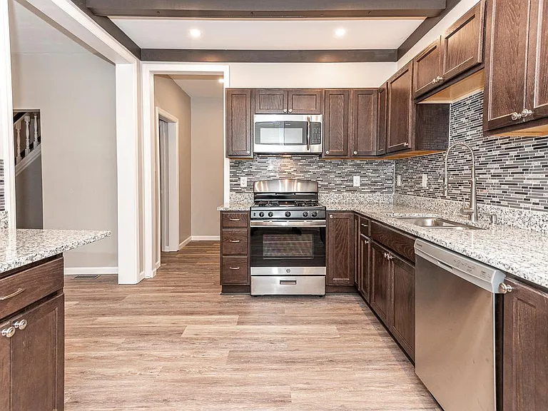 1425 Rutherford Ave — Photo 4