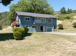 8869 Days Creek Cutoff Rd, Myrtle Creek, OR 97457