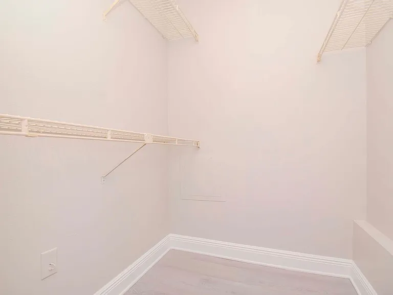 202 Lake Parsons Grn #207 — Photo 12