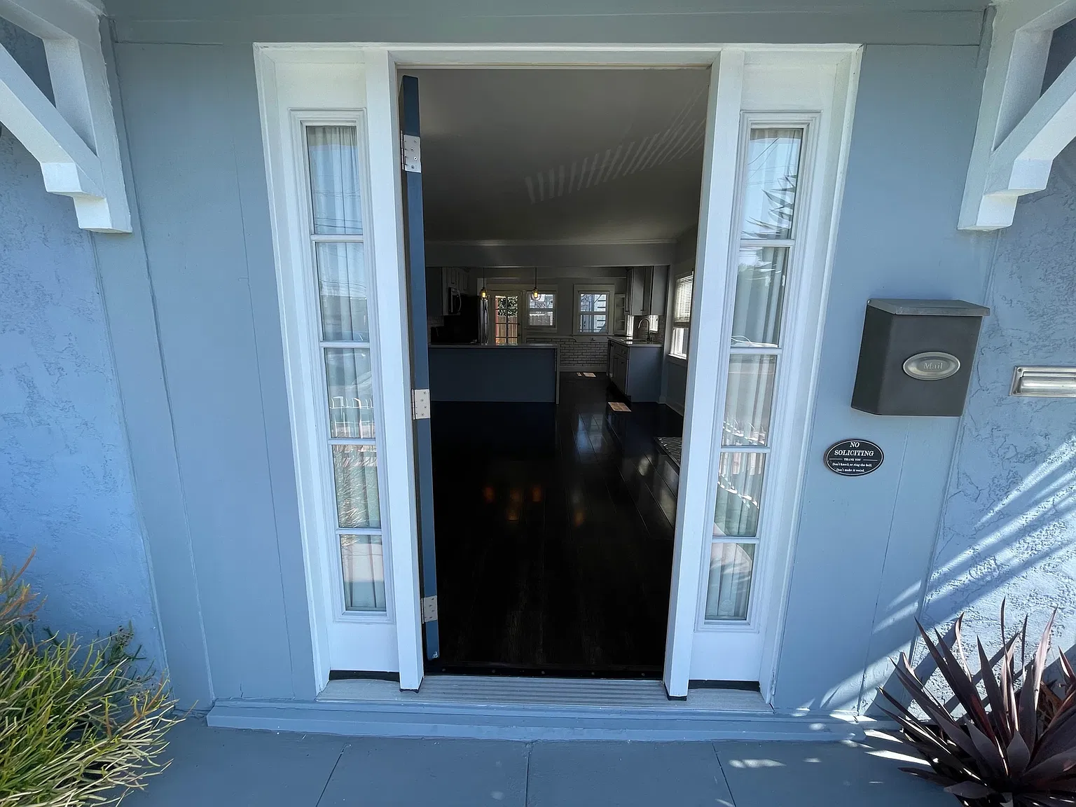 2 bed, 768 sqft, $3,450 — Photo 3